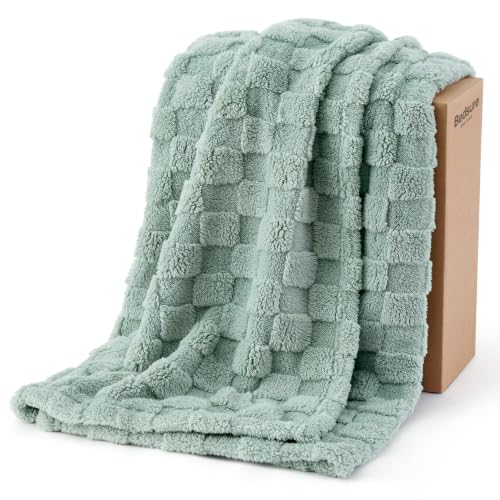 Bedsure GentleSoft Throw Blanket Checkered Fleece Blankets