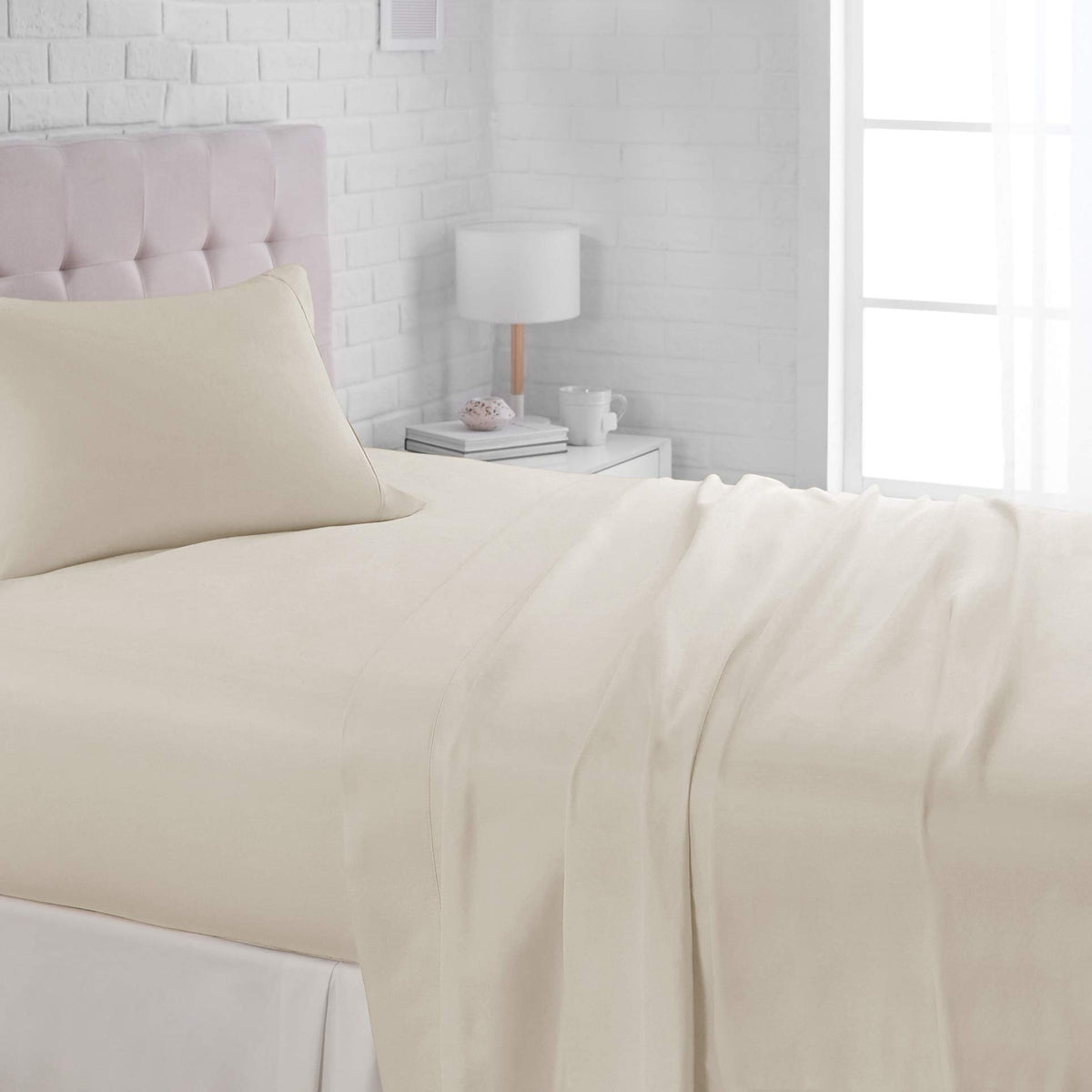 Amazon Basics Lightweight Super Soft Easy Care Microfiber 4-Piece Bed Sheet Set with 14-Inch Deep Pocket