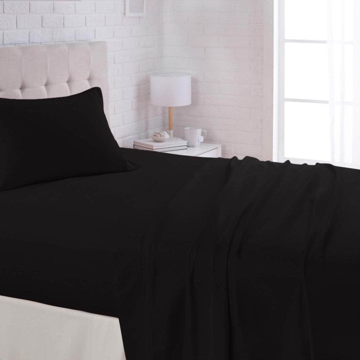 Amazon Basics Lightweight Super Soft Easy Care Microfiber 4-Piece Bed Sheet Set with 14-Inch Deep Pocket