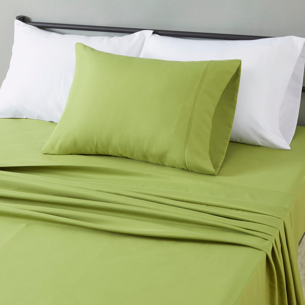 Amazon Basics Lightweight Super Soft Easy Care Microfiber 4-Piece Bed Sheet Set with 14-Inch Deep Pocket