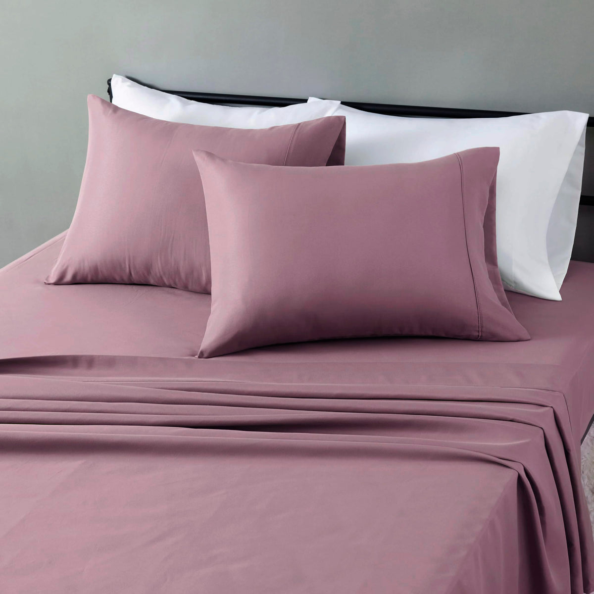 Amazon Basics Lightweight Super Soft Easy Care Microfiber 4-Piece Bed Sheet Set with 14-Inch Deep Pocket