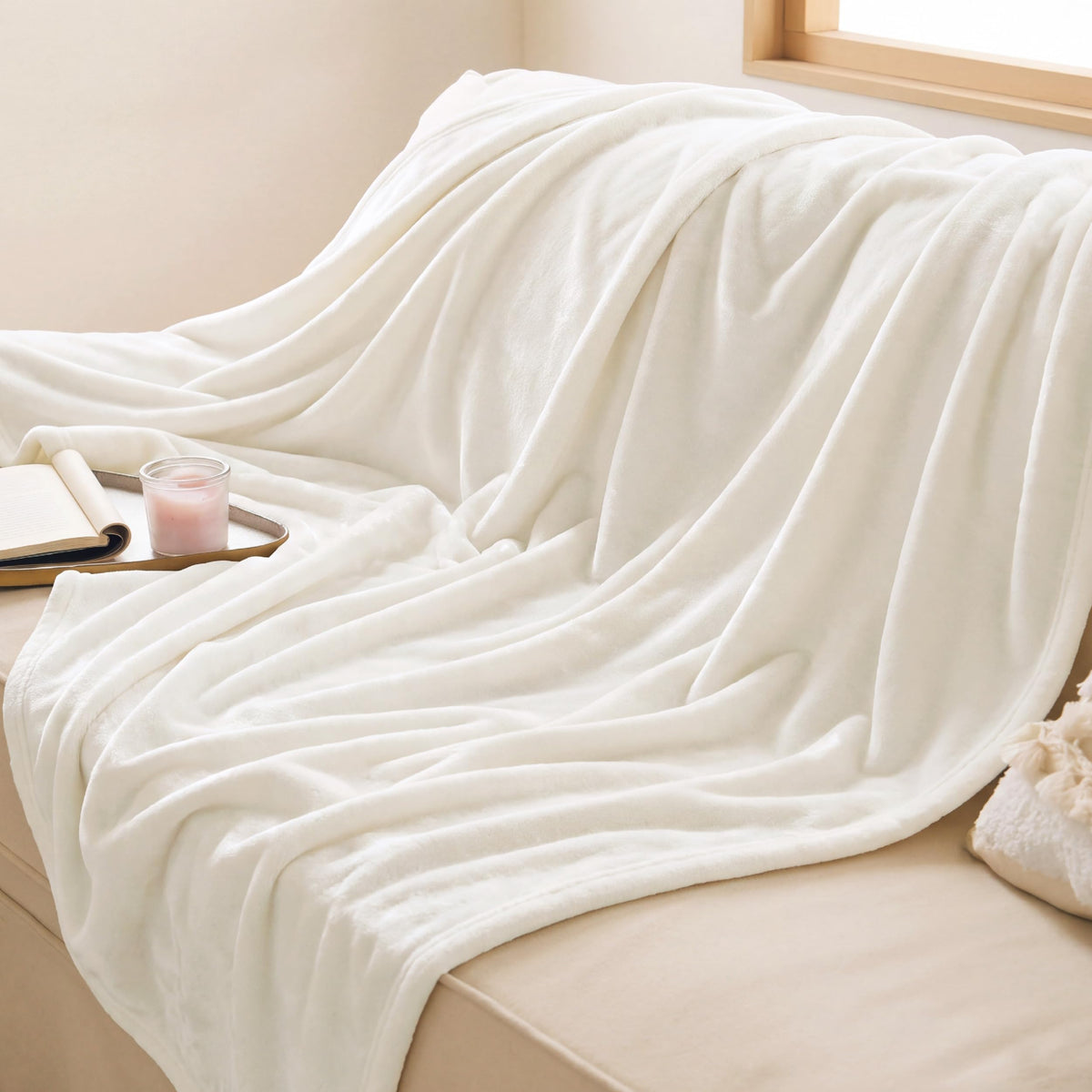Bedsure Fleece Throw Blanket for Couch - Lightweight Plush Fuzzy Cozy Soft Blankets and Throws for Sofa