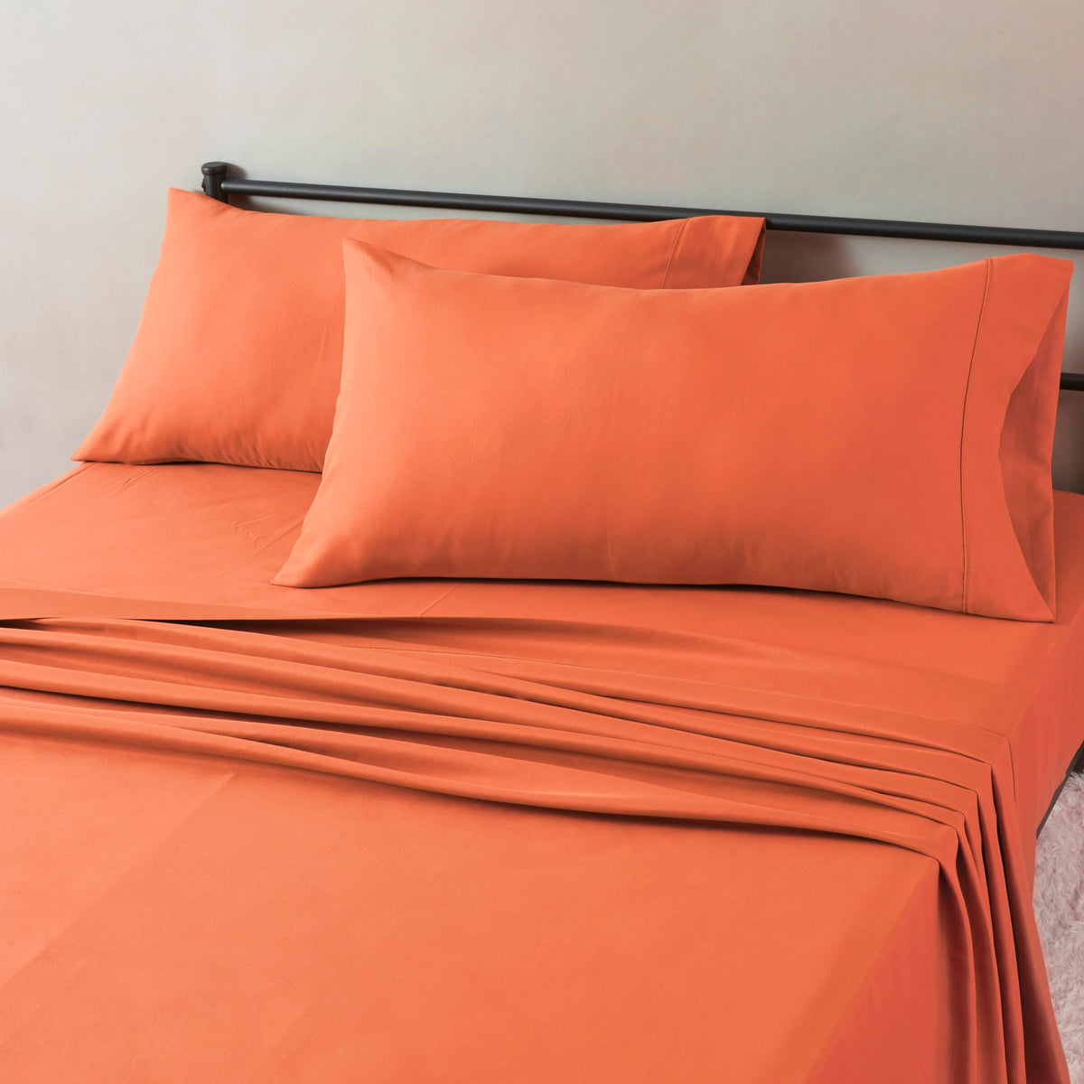 Amazon Basics Lightweight Super Soft Easy Care Microfiber 4-Piece Bed Sheet Set with 14-Inch Deep Pocket