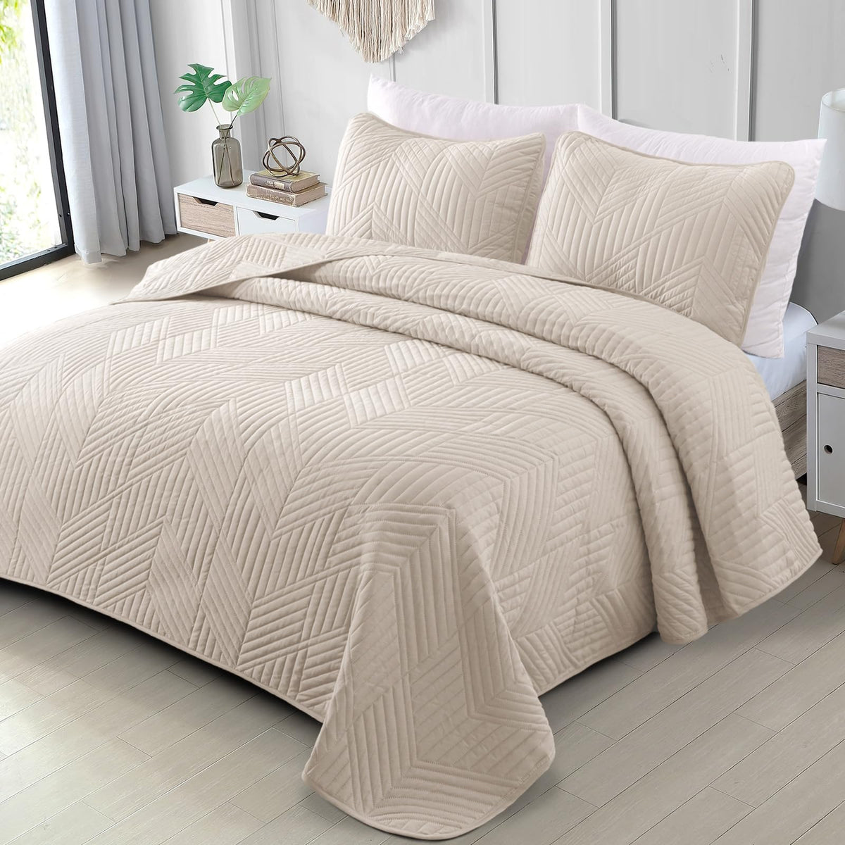 Exclusivo Mezcla Lightweight Geometric Quilt Bedding Set