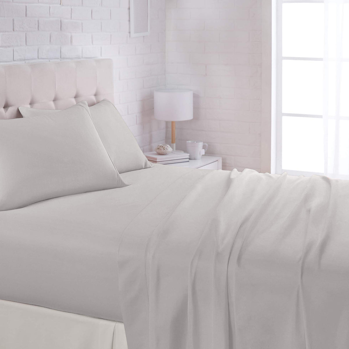 Amazon Basics Lightweight Super Soft Easy Care Microfiber 4-Piece Bed Sheet Set with 14-Inch Deep Pocket