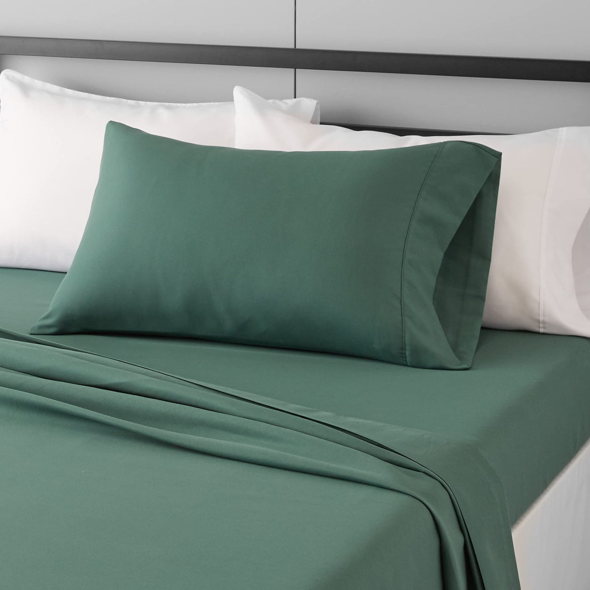 Amazon Basics Lightweight Super Soft Easy Care Microfiber 4-Piece Bed Sheet Set with 14-Inch Deep Pocket
