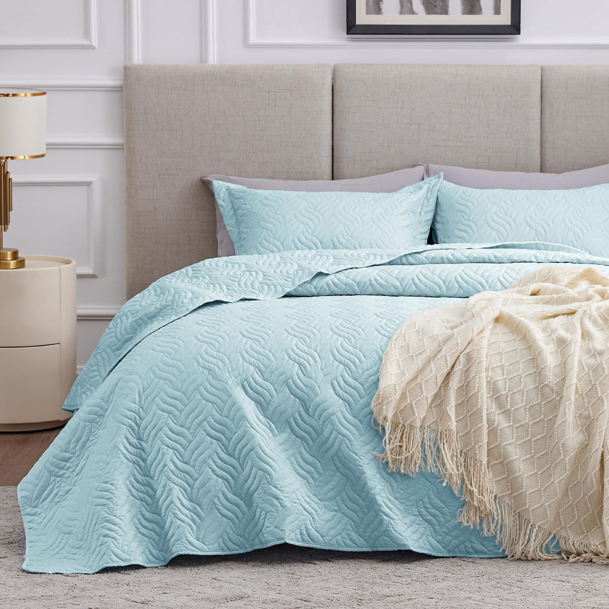 Love's Cabin Lightweight All-Season Quilt Bedding Set