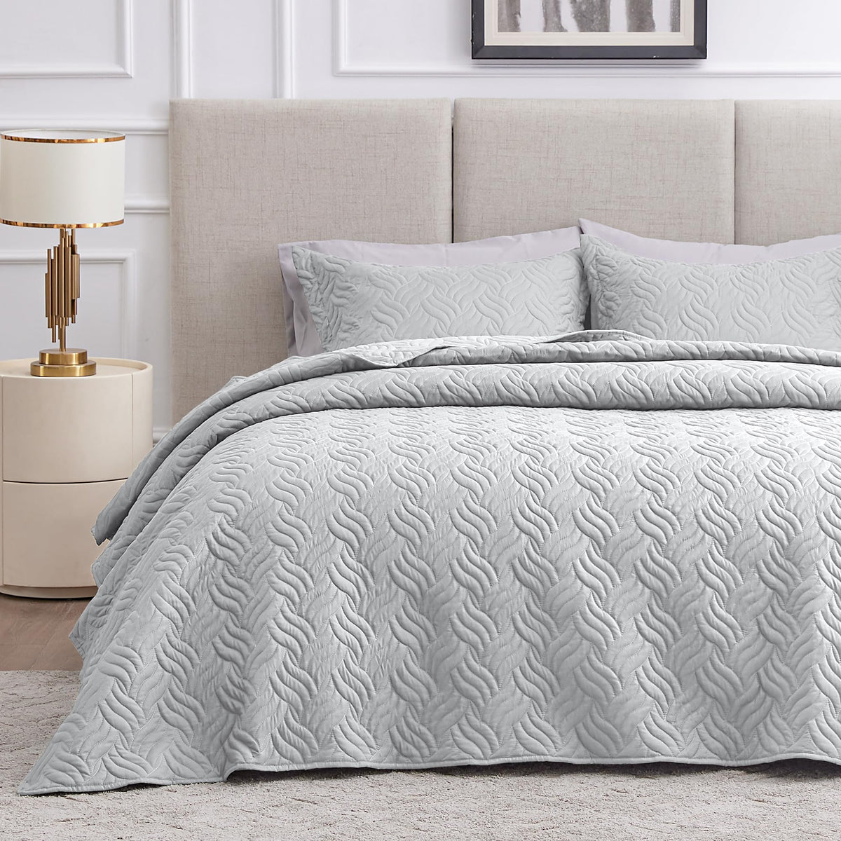 Love's Cabin Lightweight All-Season Quilt Bedding Set
