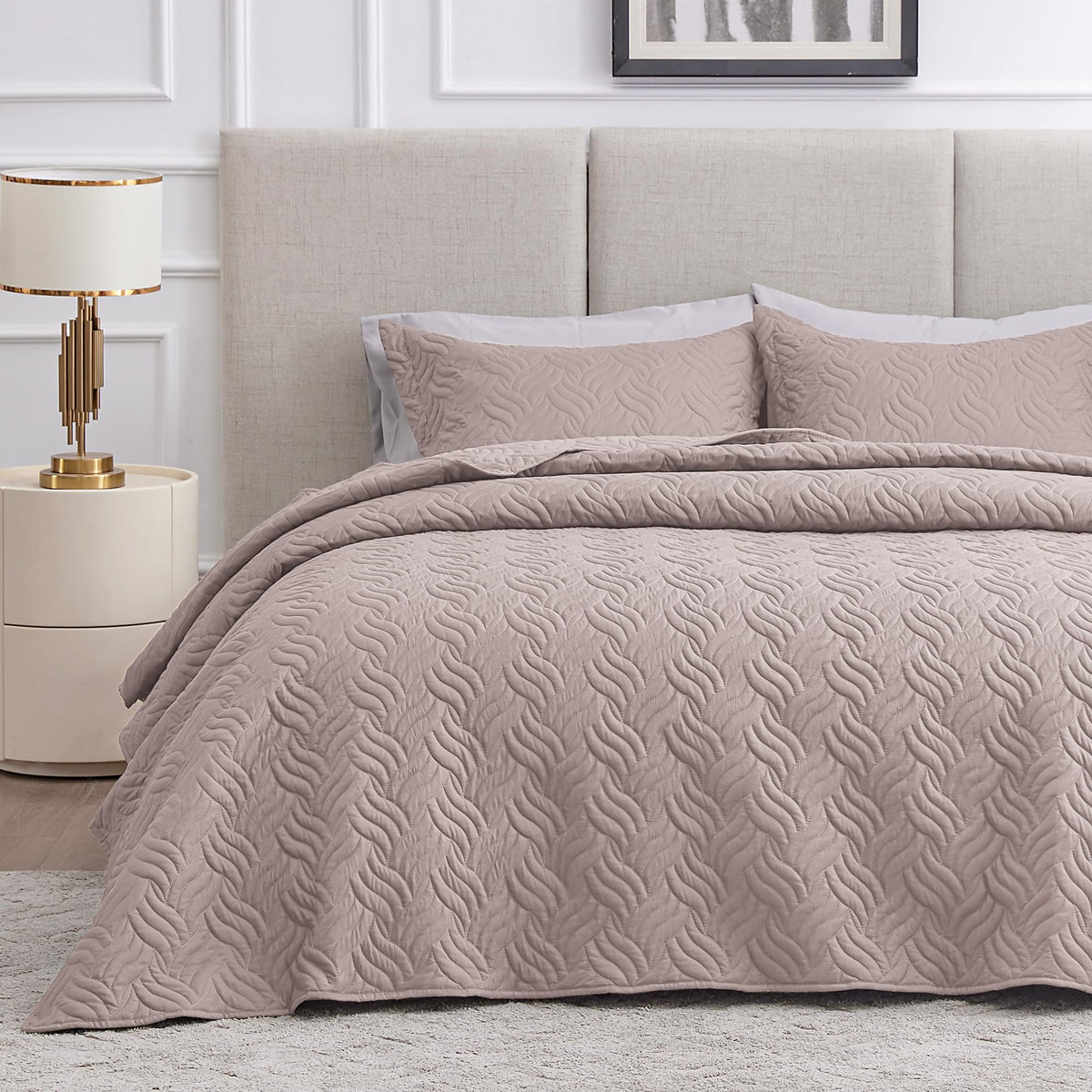 Love's Cabin Lightweight All-Season Quilt Bedding Set