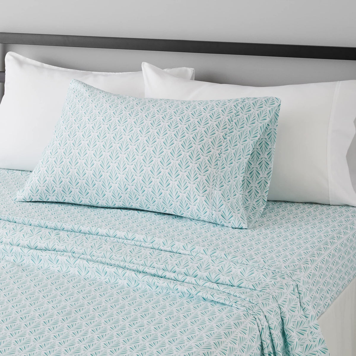 Amazon Basics Lightweight Super Soft Easy Care Microfiber 4-Piece Bed Sheet Set with 14-Inch Deep Pocket