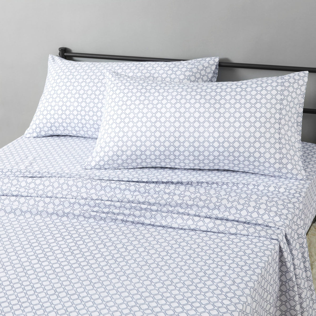 Amazon Basics Lightweight Super Soft Easy Care Microfiber 4-Piece Bed Sheet Set with 14-Inch Deep Pocket