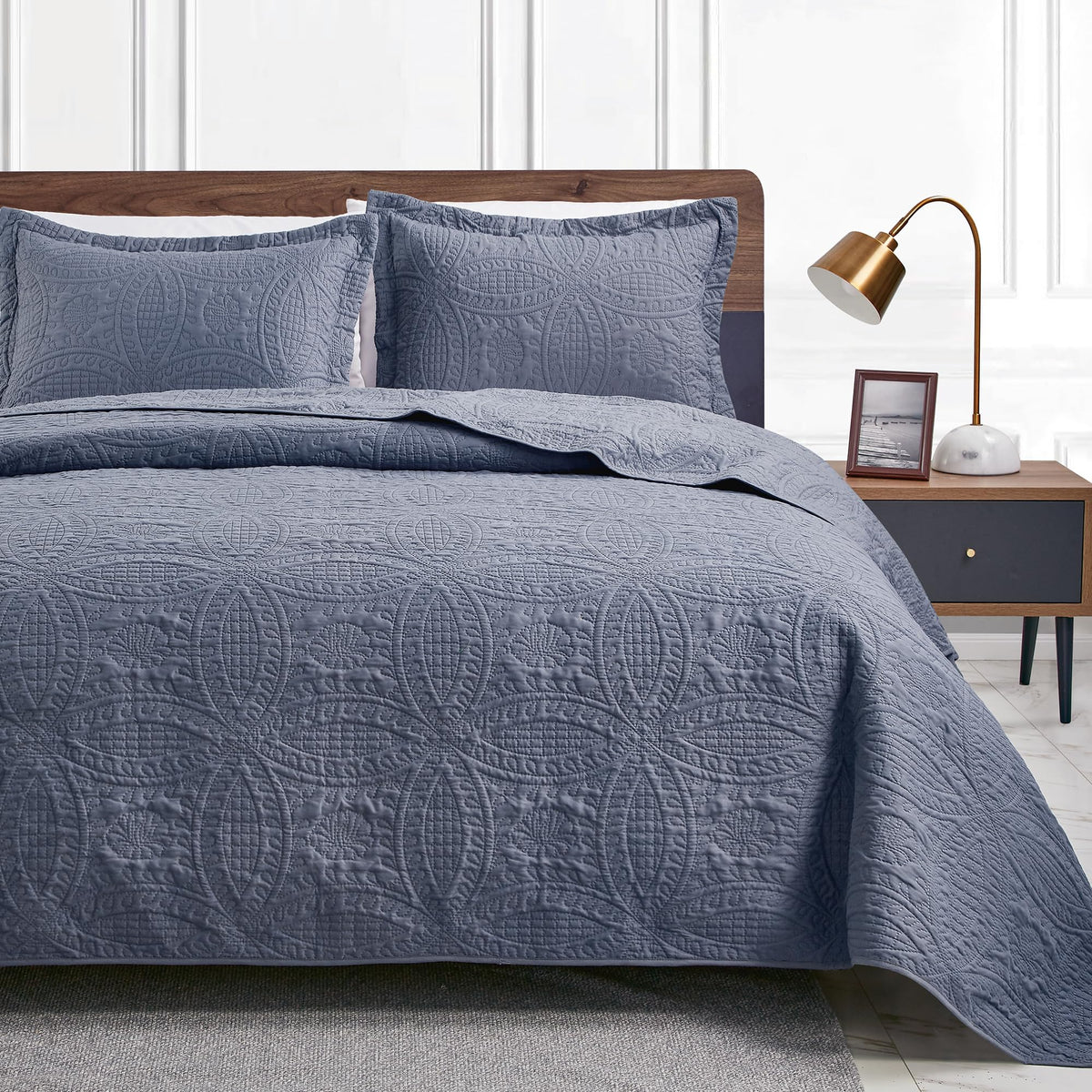 Love's Cabin Lightweight All-Season Quilt Bedding Set