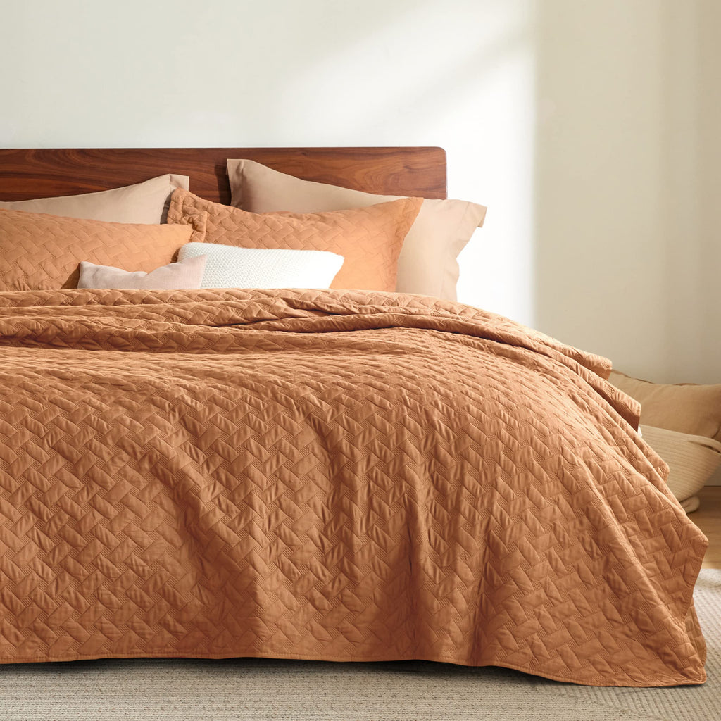 Bedsure Quilts Lightweight Bedspreads with Basket Weave Pattern