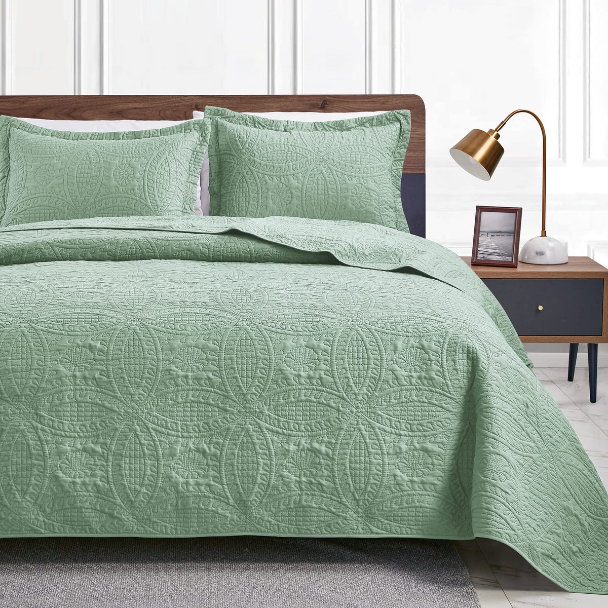 Love's Cabin Lightweight All-Season Quilt Bedding Set