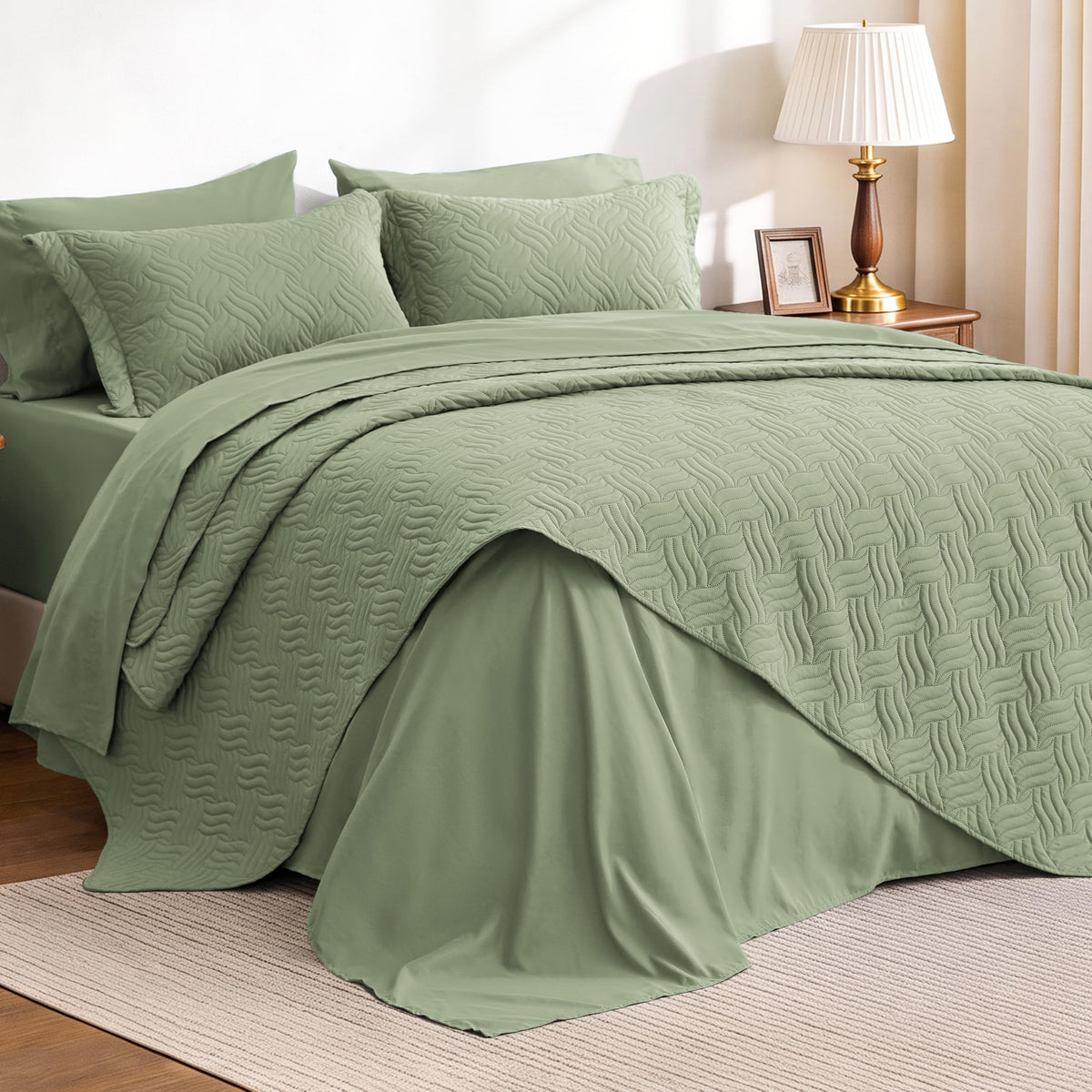 Love's Cabin Lightweight All-Season Quilt Bedding Set