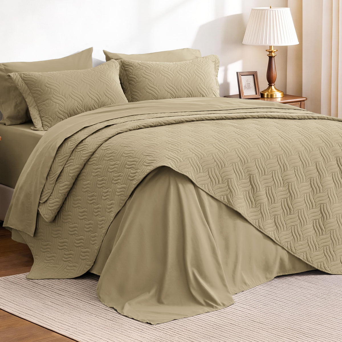 Love's Cabin Lightweight All-Season Quilt Bedding Set