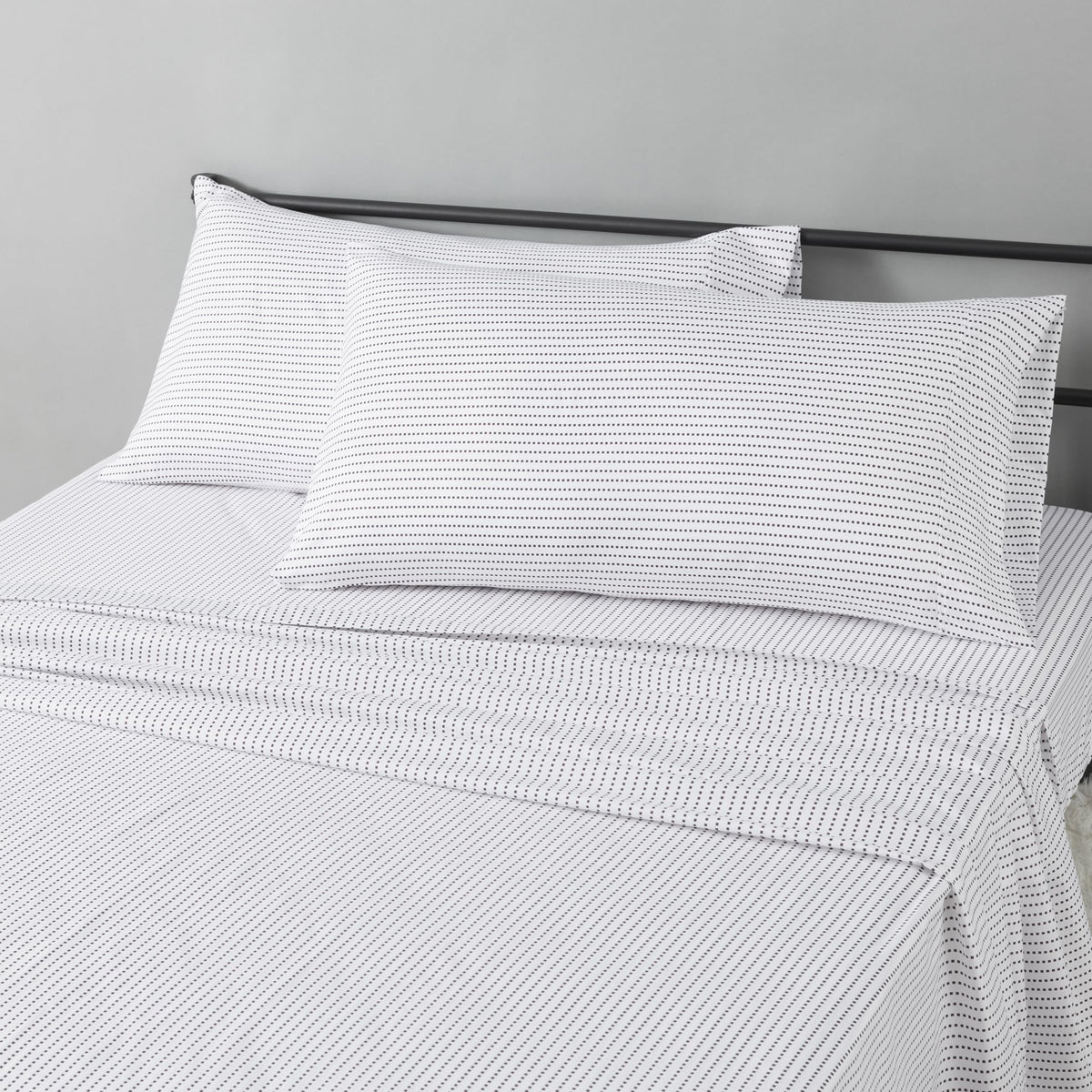 Amazon Basics Lightweight Super Soft Easy Care Microfiber 4-Piece Bed Sheet Set with 14-Inch Deep Pocket