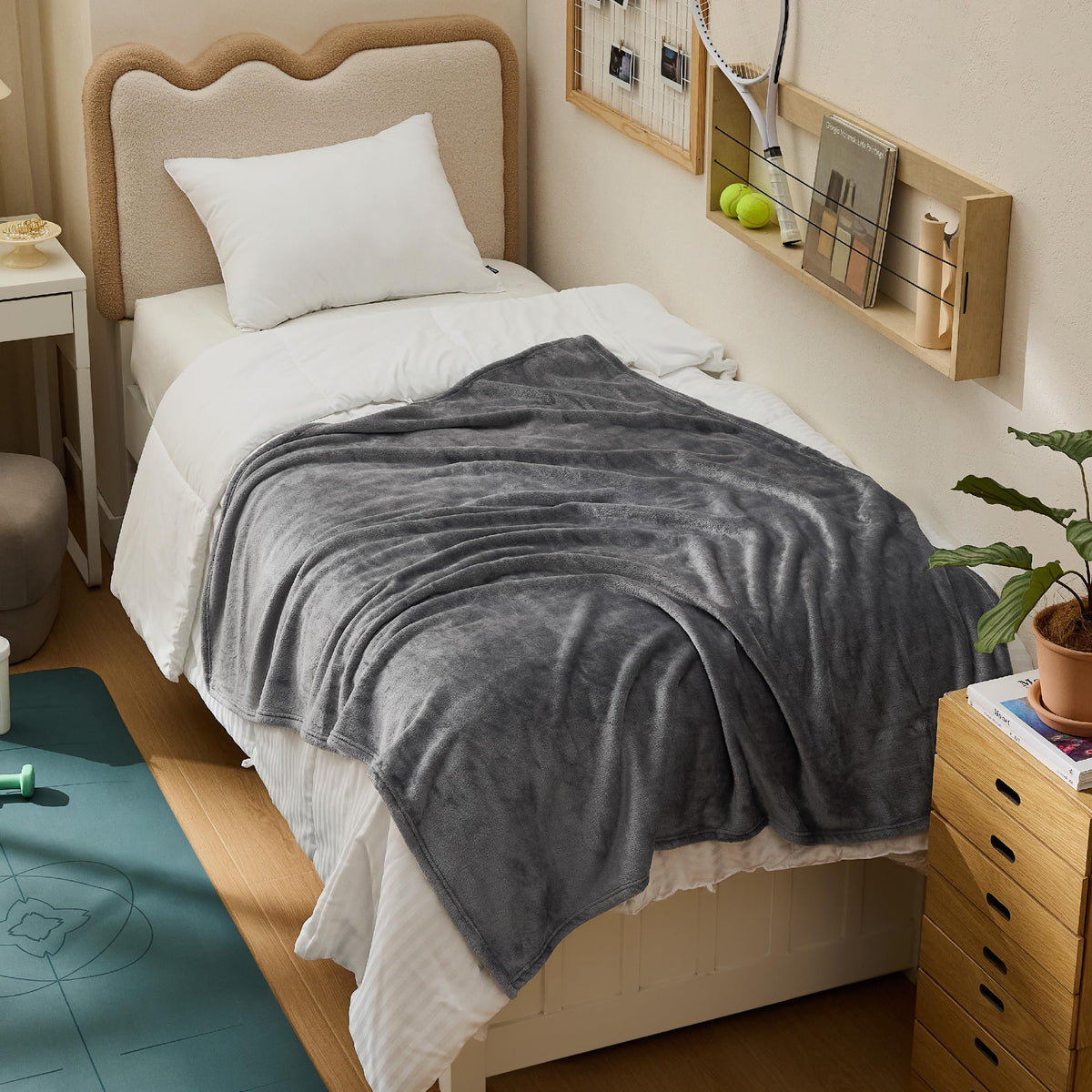 Bedsure Lightweight Plush Fleece Throw Blanket for Sofa