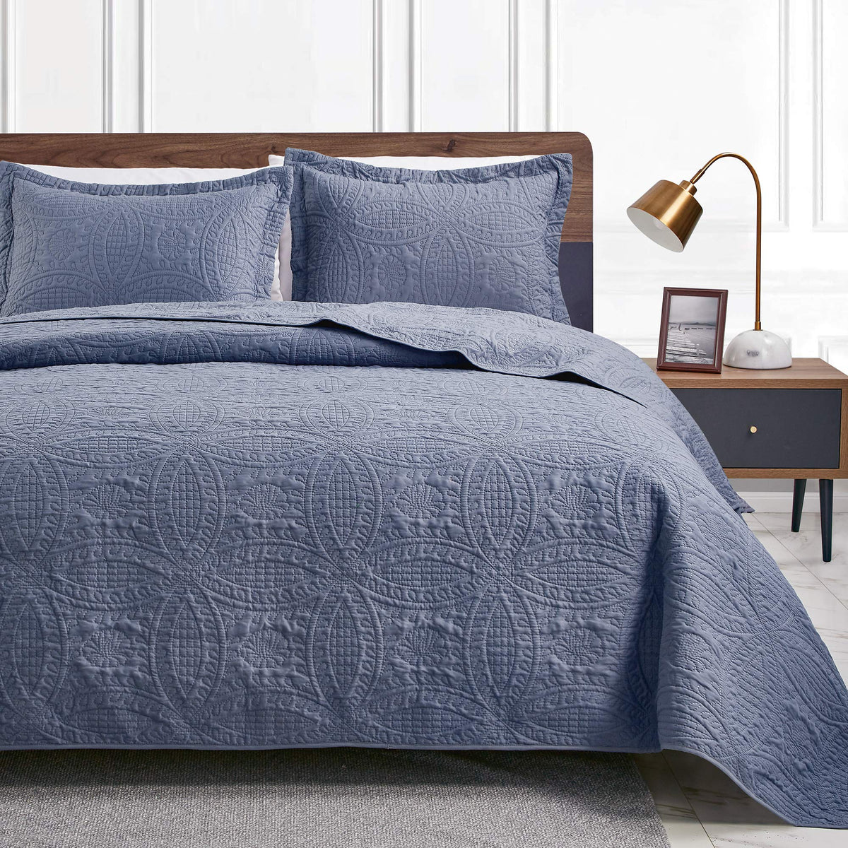 Love's Cabin Lightweight All-Season Quilt Bedding Set